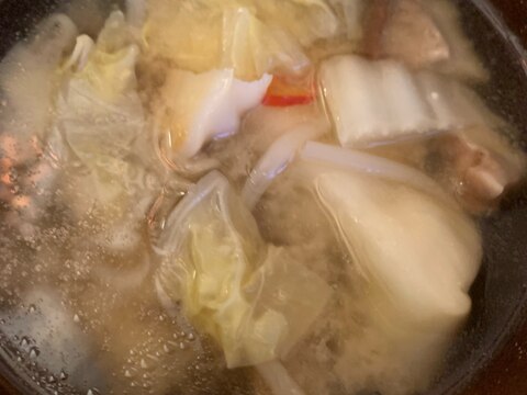 餃子入り中華風味噌スープ